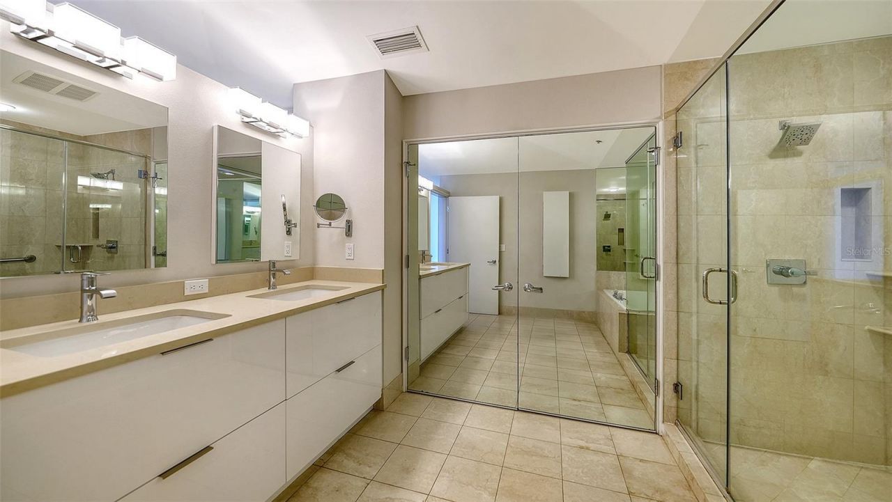 3040 Grand Bay Boulevard, Unit 283, Longboat Key, FL 34228 Photo