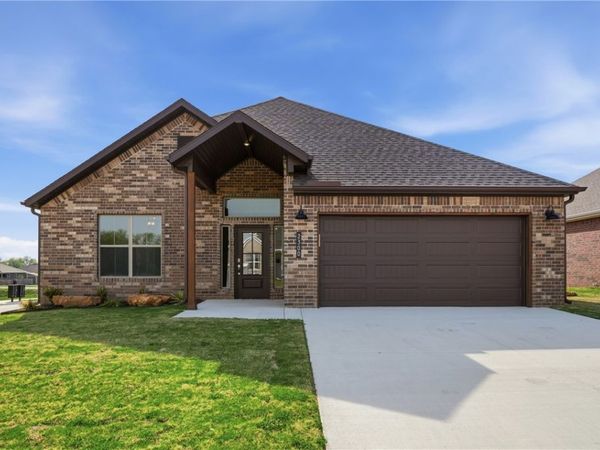 2300 N Presley Street, Siloam Springs, AR 72761