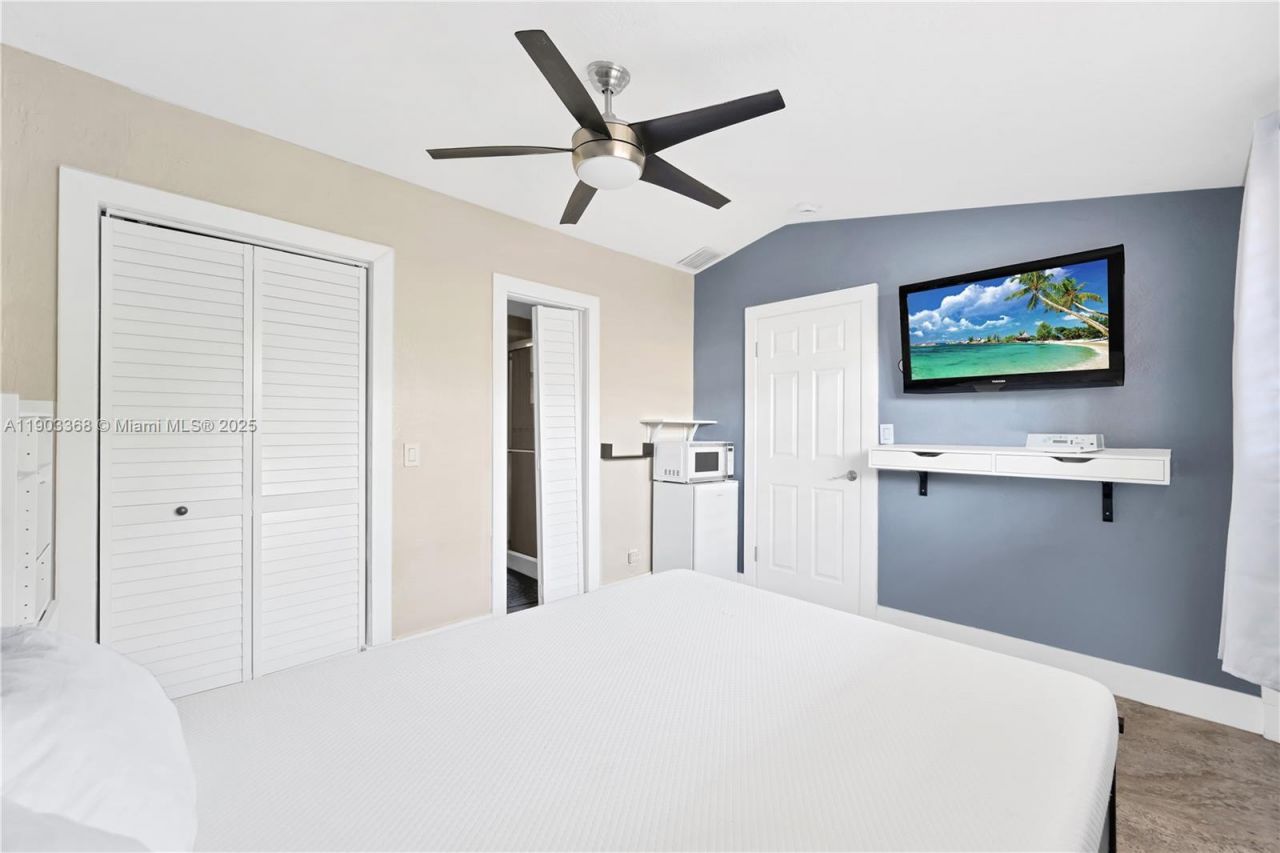 818 NE 3rd St, Hallandale Beach, FL 33009 Photo