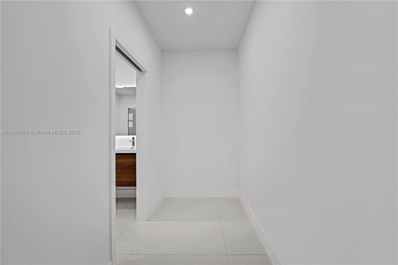 818 NE 3rd St, Hallandale Beach, FL 33009 Photo