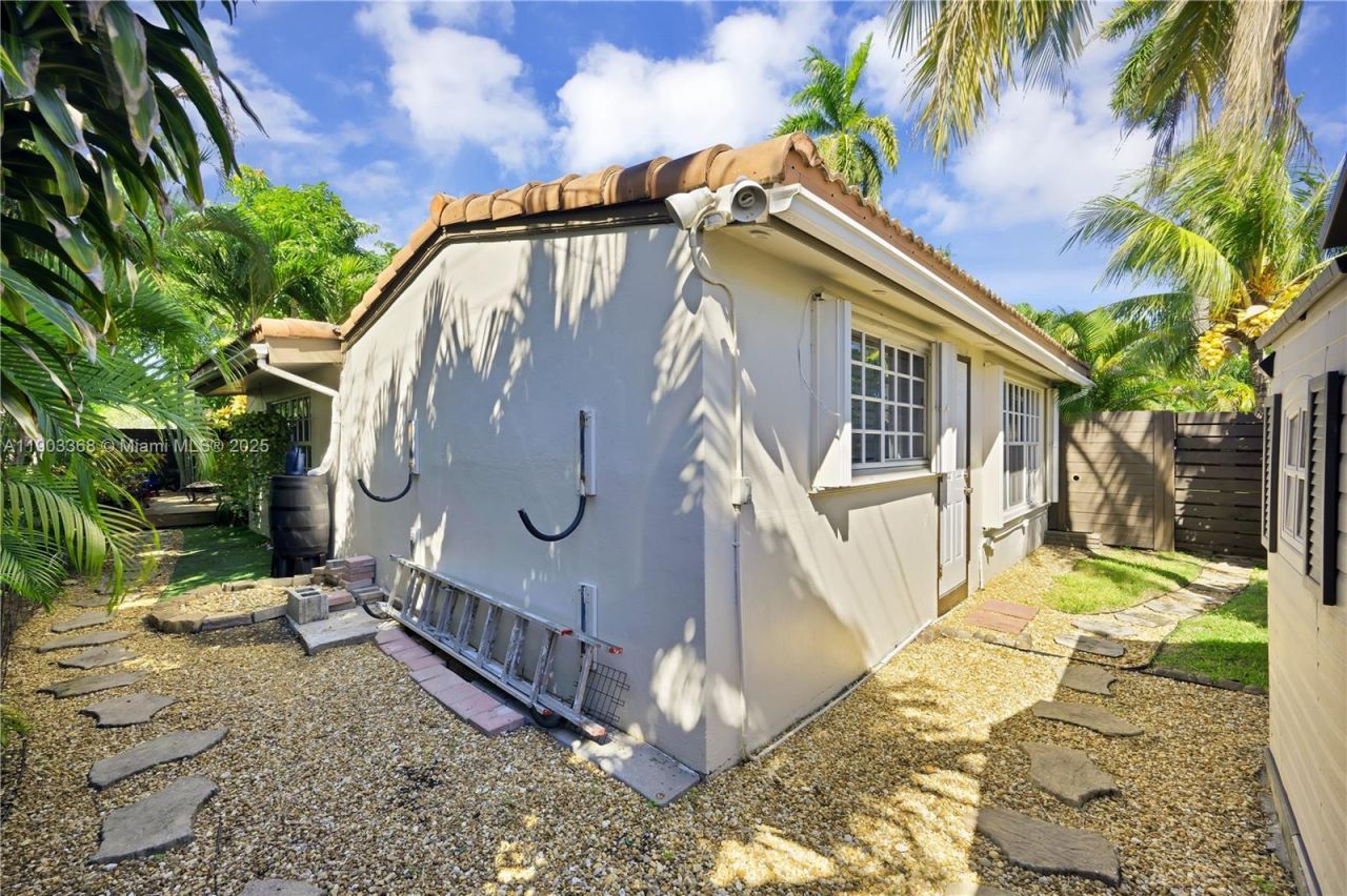 818 NE 3rd St, Hallandale Beach, FL 33009 Photo