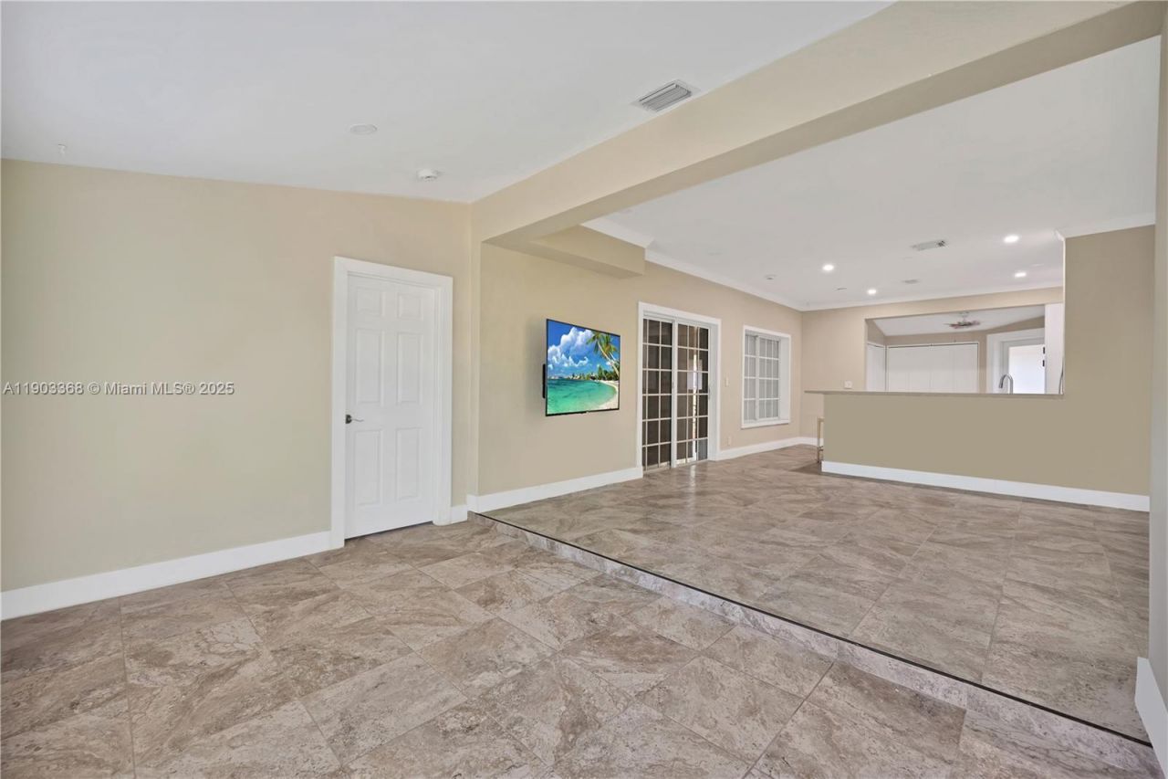 818 NE 3rd St, Hallandale Beach, FL 33009 Photo