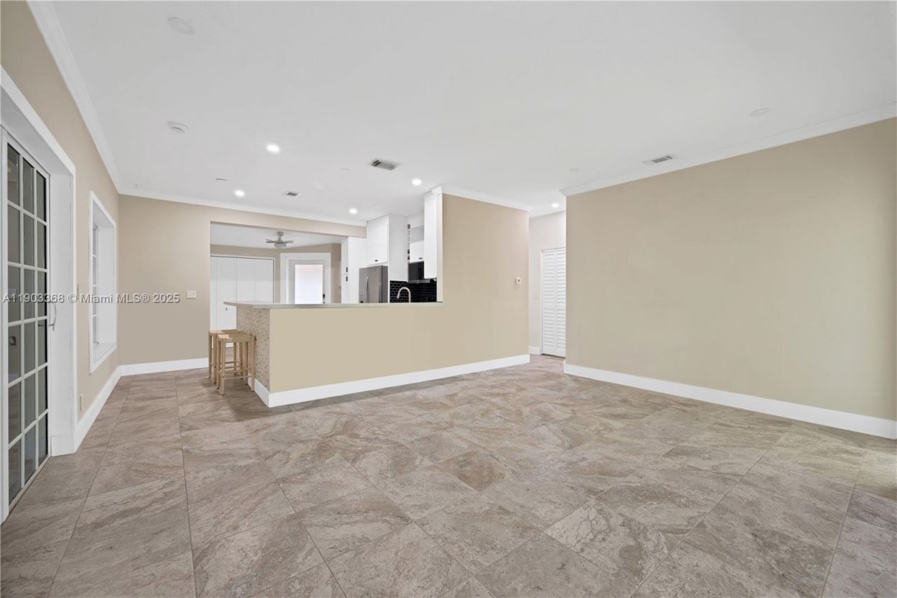 818 NE 3rd St, Hallandale Beach, FL 33009 Photo