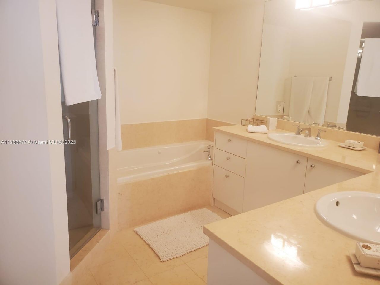 19900 E Country Club Dr, Unit 607, Aventura, FL 33180 Photo