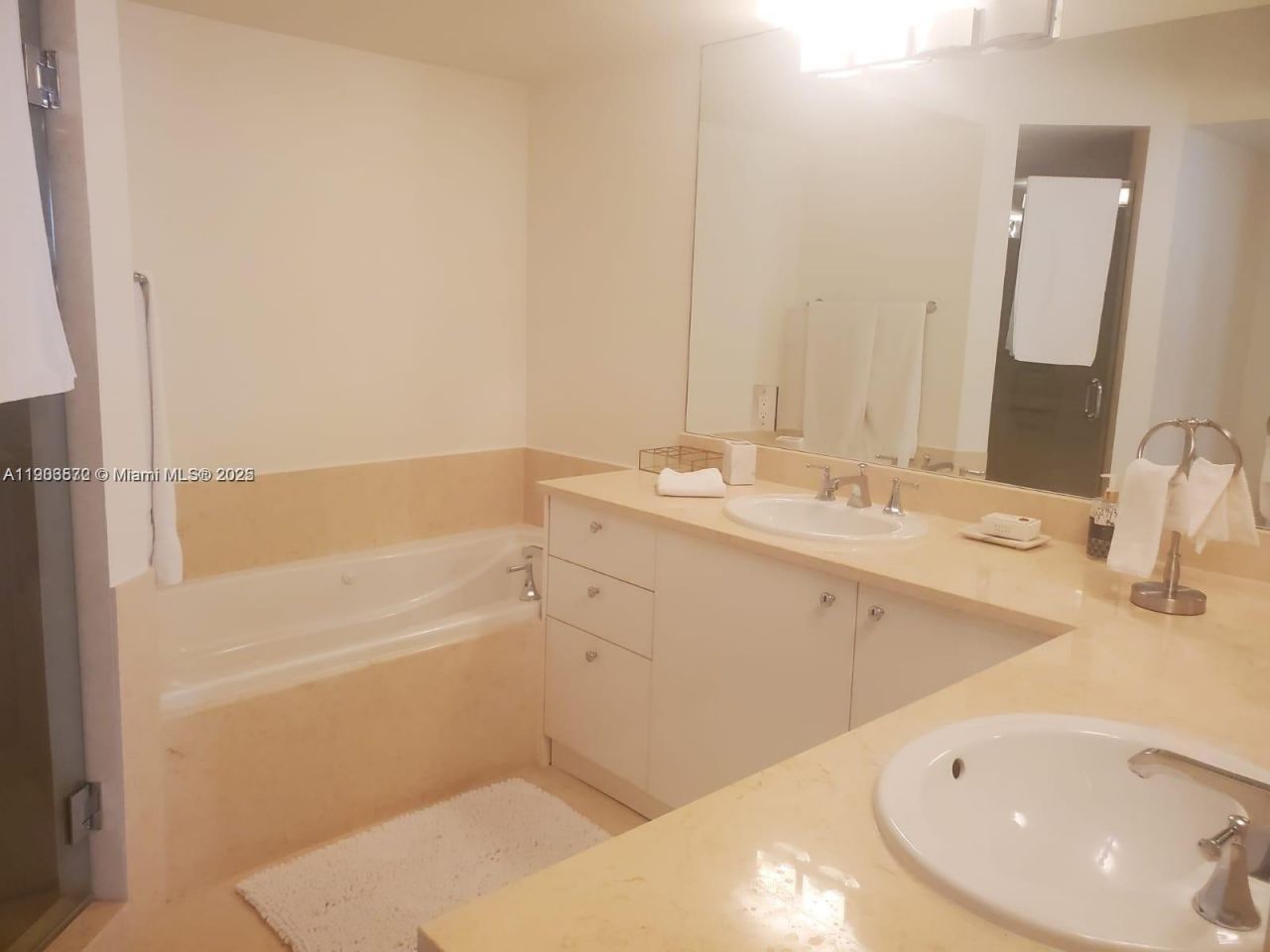 19900 E Country Club Dr, Unit 607, Aventura, FL 33180 Photo