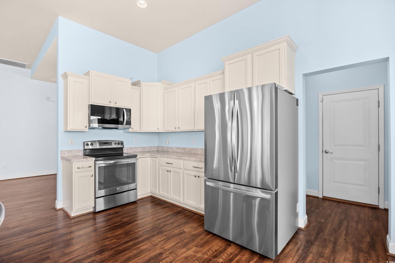 864 Callant Dr. Photo 7