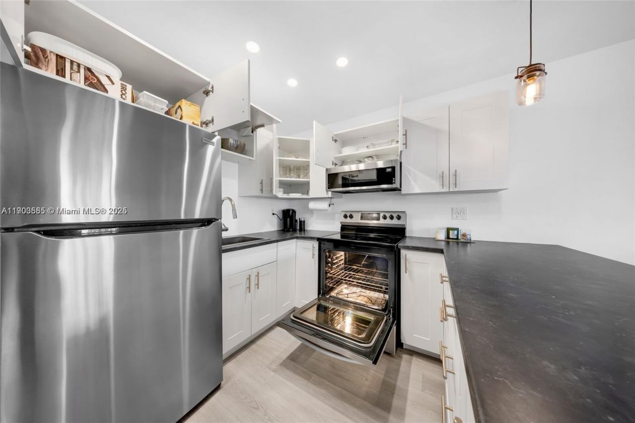 15610 NE 6th Ave, Unit 33D, Miami, FL 33162 Photo