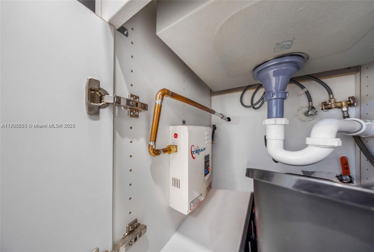 15610 NE 6th Ave, Unit 33D, Miami, FL 33162 Photo