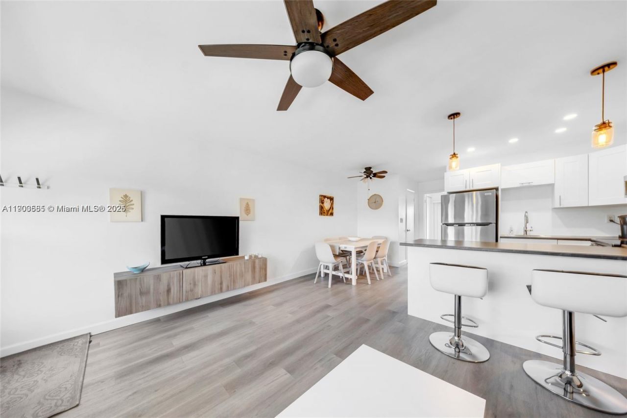 15610 NE 6th Ave, Unit 33D, Miami, FL 33162 Photo