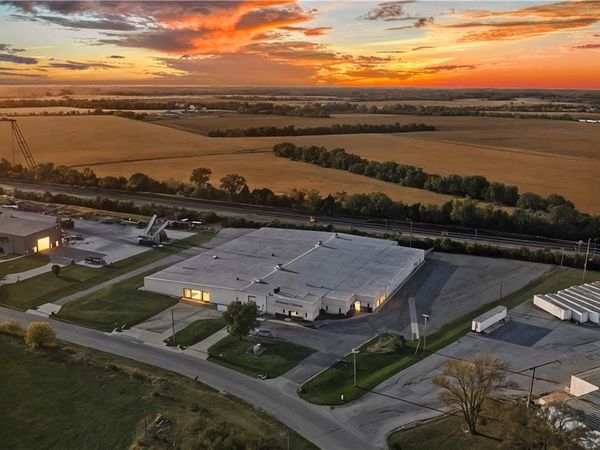 1674 N Industial Street, Ottawa, KS 66067