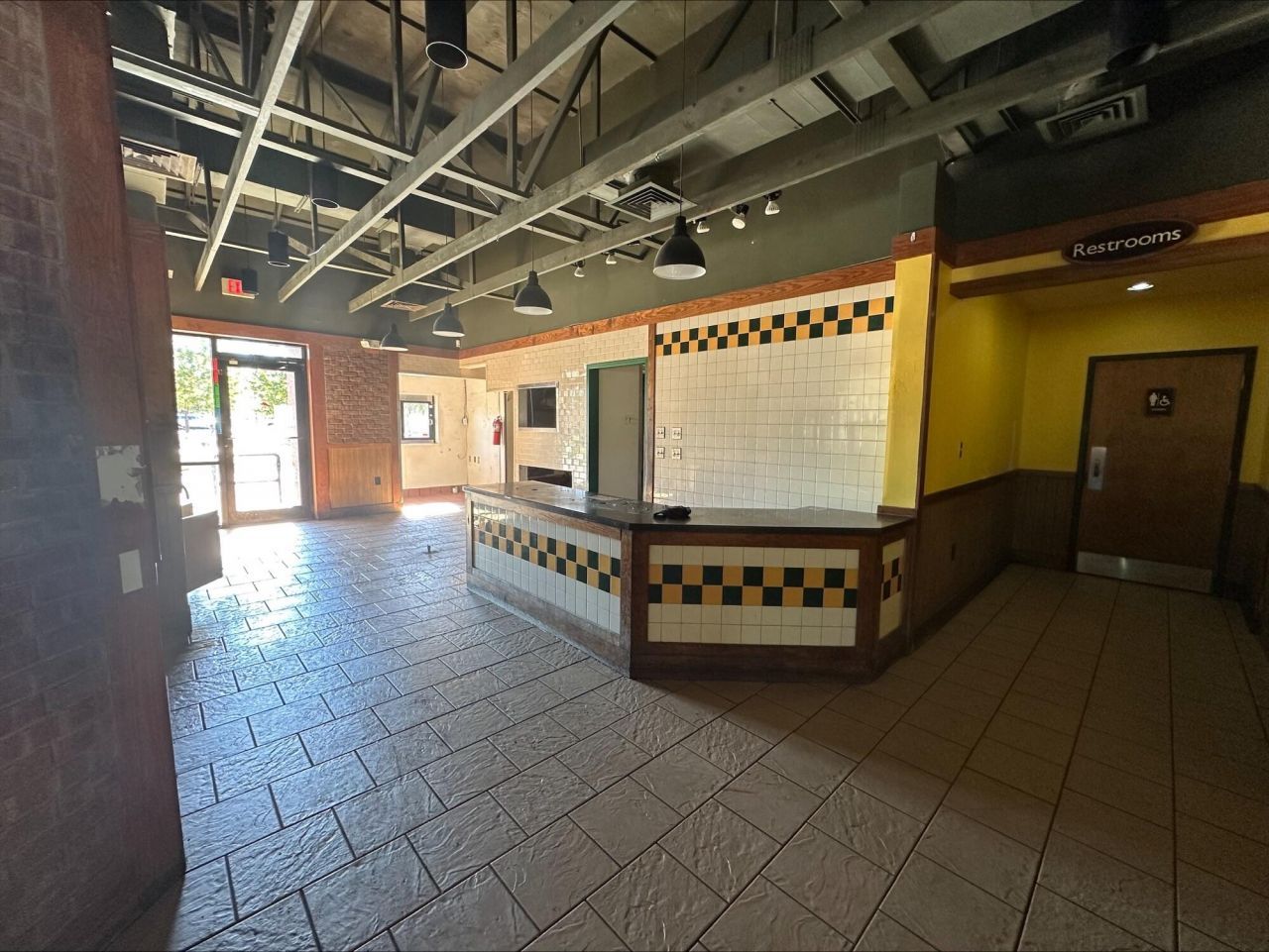 700 N Main Street Photo 7