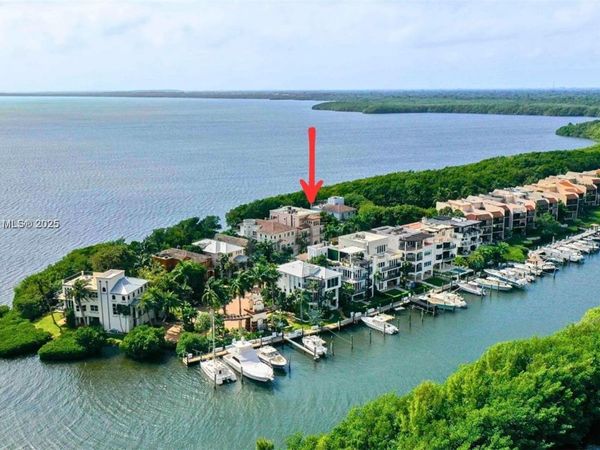 5863 Paradise Point Dr, Palmetto Bay, FL 33157
