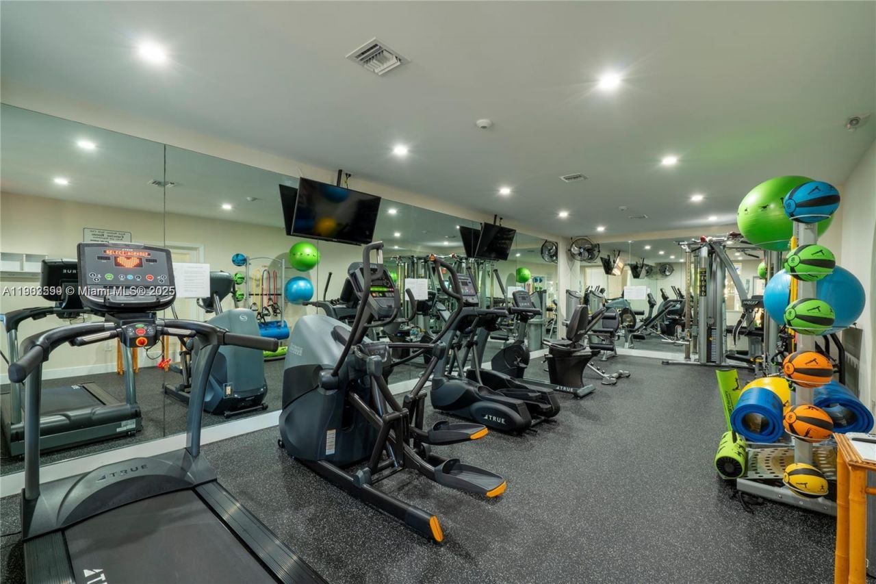 5863 Paradise Point Dr, Palmetto Bay, FL 33157 Photo