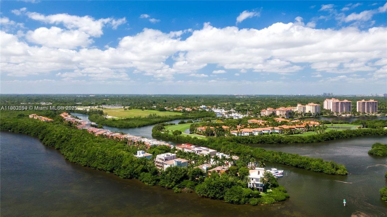 5863 Paradise Point Dr, Palmetto Bay, FL 33157 Photo