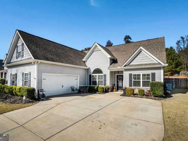 5641 Wooded Valley Way, Flowery Branch, GA 30542