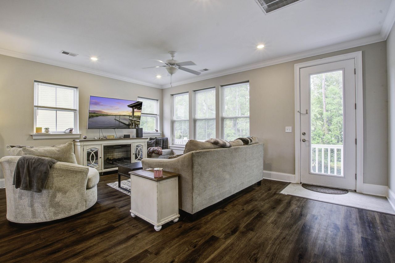 5911 Steward Street Photo 6