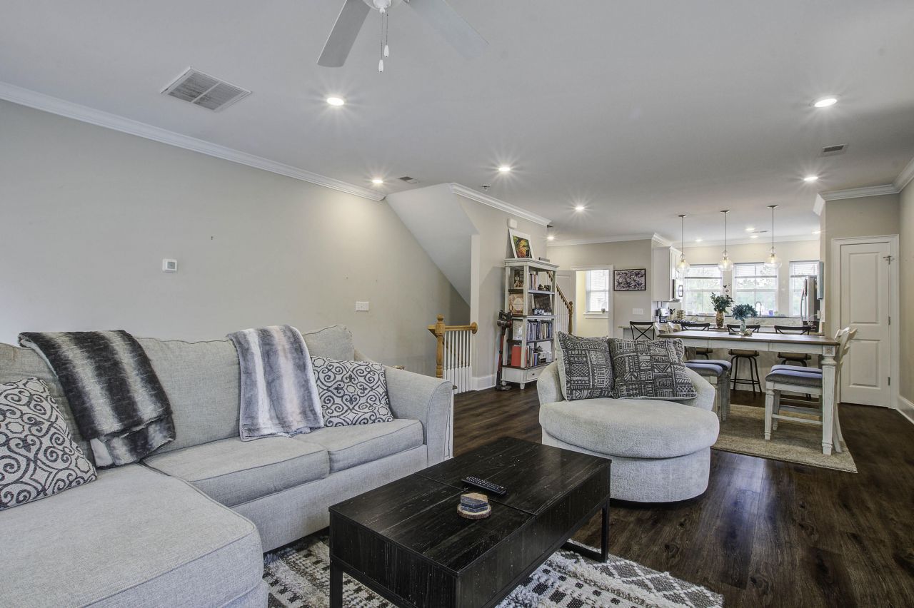 5911 Steward Street Photo 9