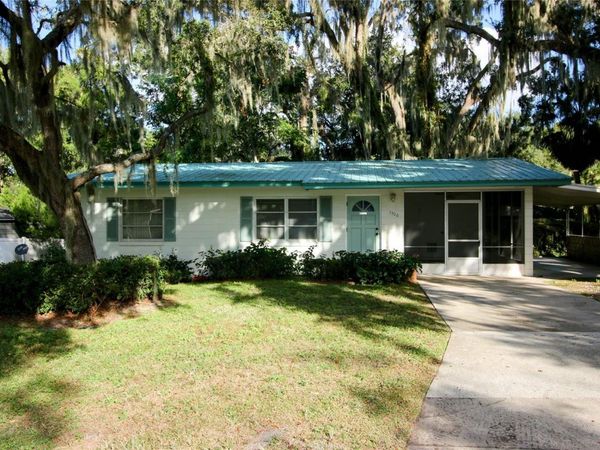 1320 SPARTAN AVENUE, LEESBURG, FL 34748