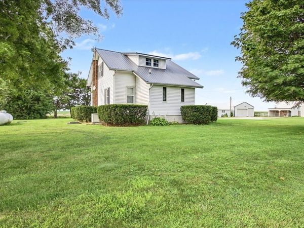 9898 E 1200 North Road, Chenoa, IL 61726