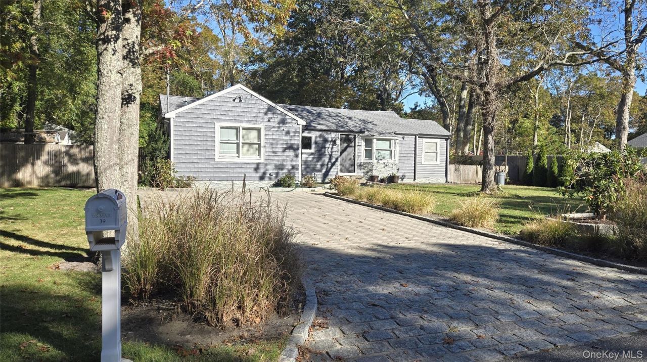 39 Lynncliff Road, Hampton Bays, NY 11946 Main Photo
