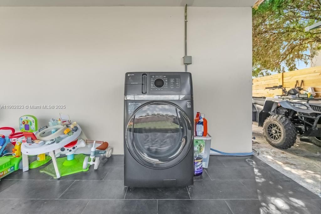 6941 Sheridan St, Hollywood, FL 33024 Photo