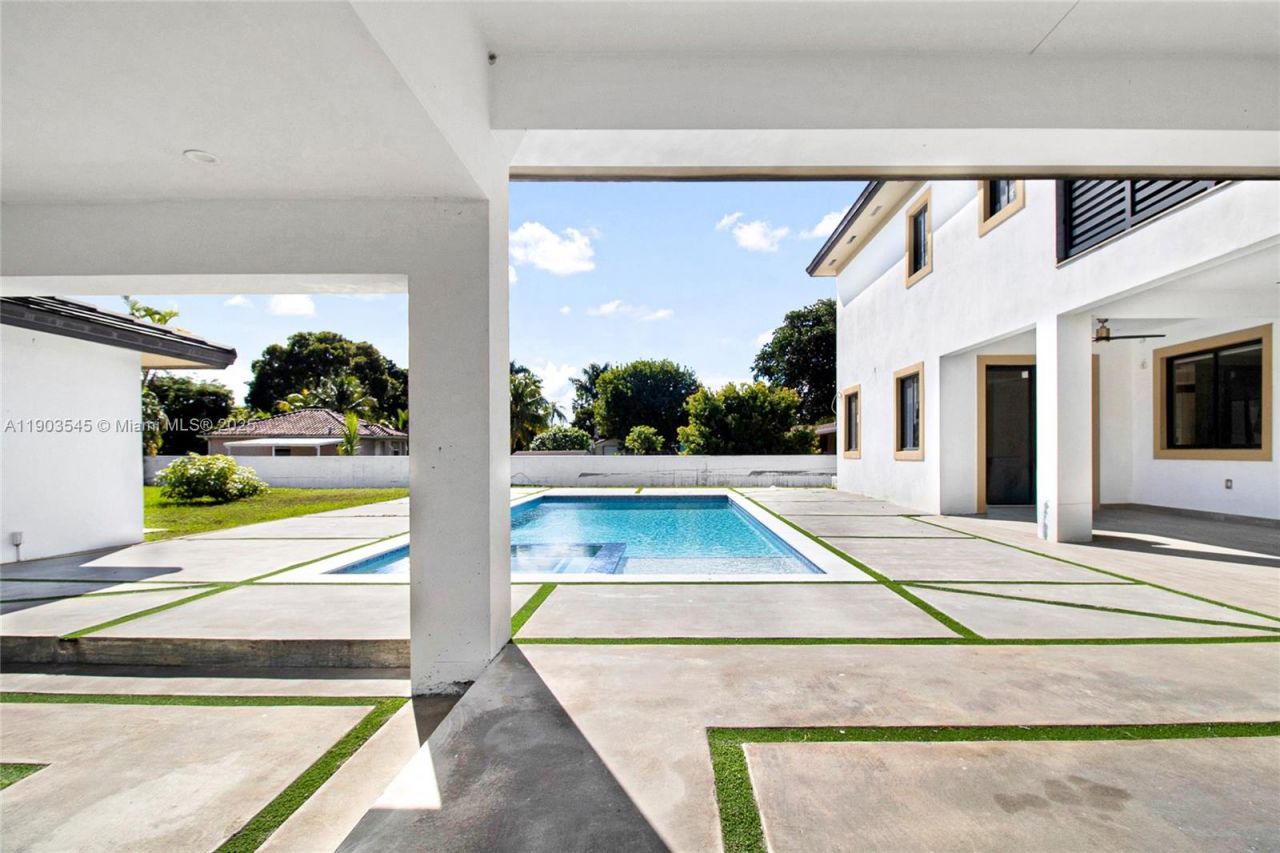 12890 NW 2nd St, Miami, FL 33182 Photo