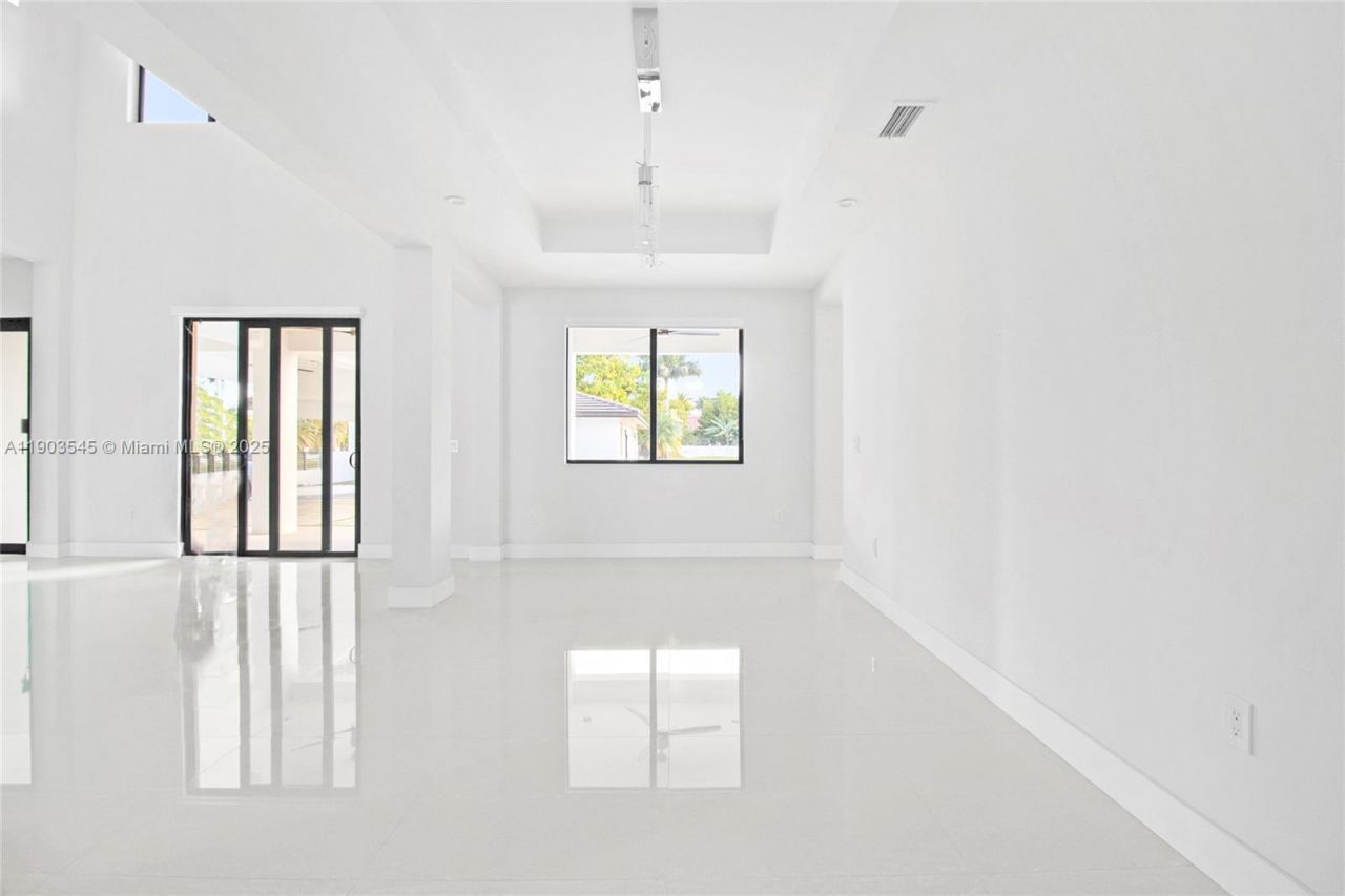 12890 NW 2nd St, Miami, FL 33182 Photo