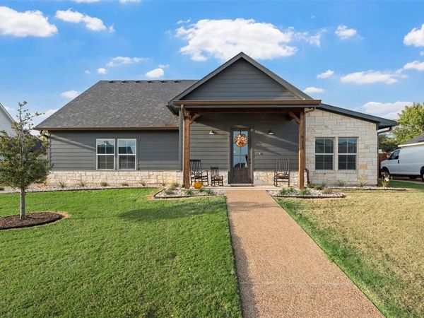 913 Day Star Drive, Hewitt, TX 76643