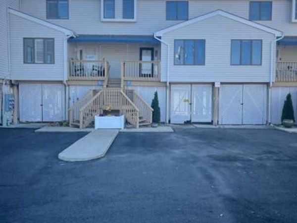 7 W PLAYHOUSE DRIVE, TUCKERTON, NJ 08087