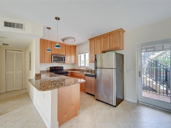 410 SW 15th Street, Unit 105, Pompano Beach, FL 33060