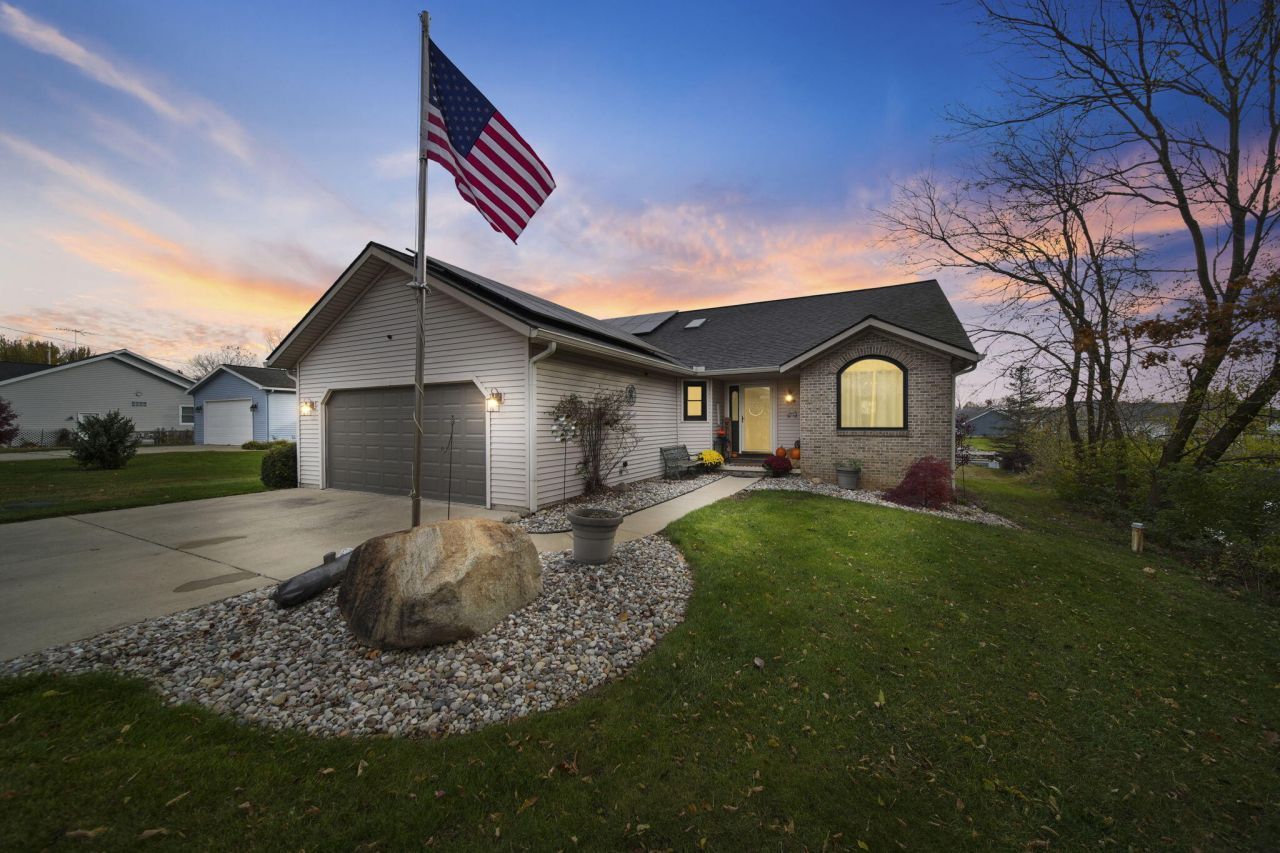 8826 Irish Mist, Onsted, MI 49265 Main Photo