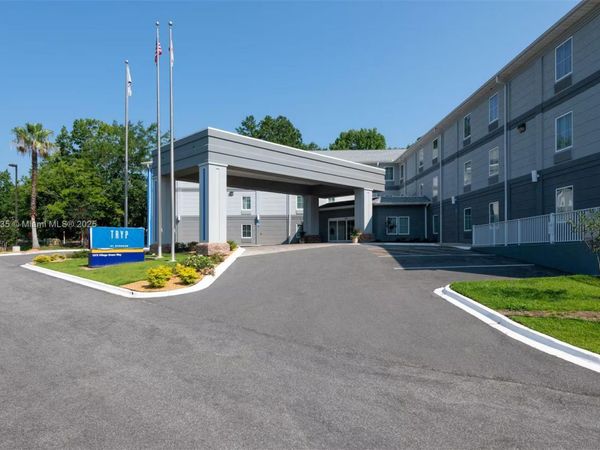 1978 Village Green Way, Tallahassee, FL 32308