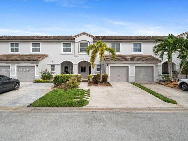 16829 SW 1st Mnr, Pembroke Pines, FL 33027