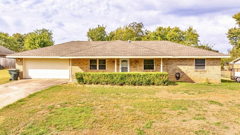 815 S Dogwood Drive, Pauls Valley, OK 73075 Main Photo