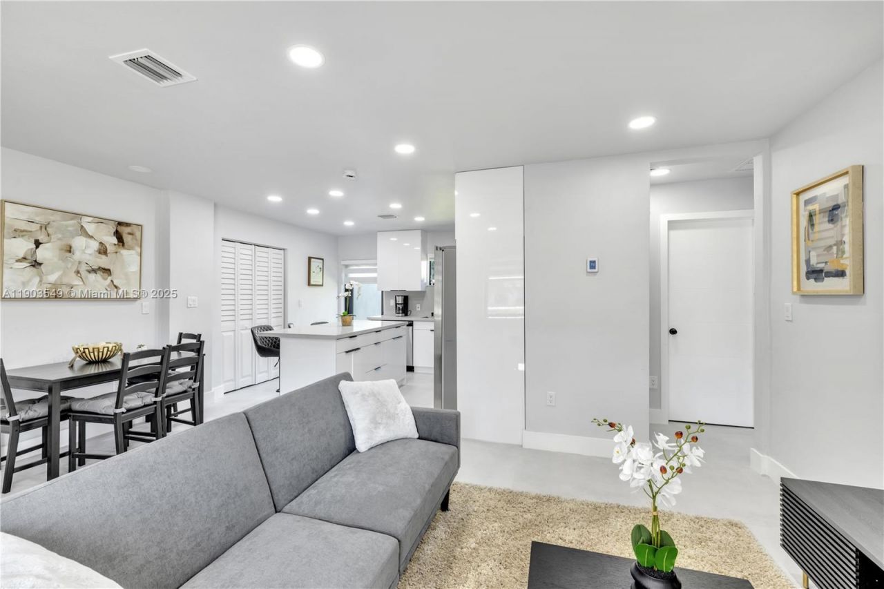 6021 SW 19th St, Miami, FL 33155 Photo