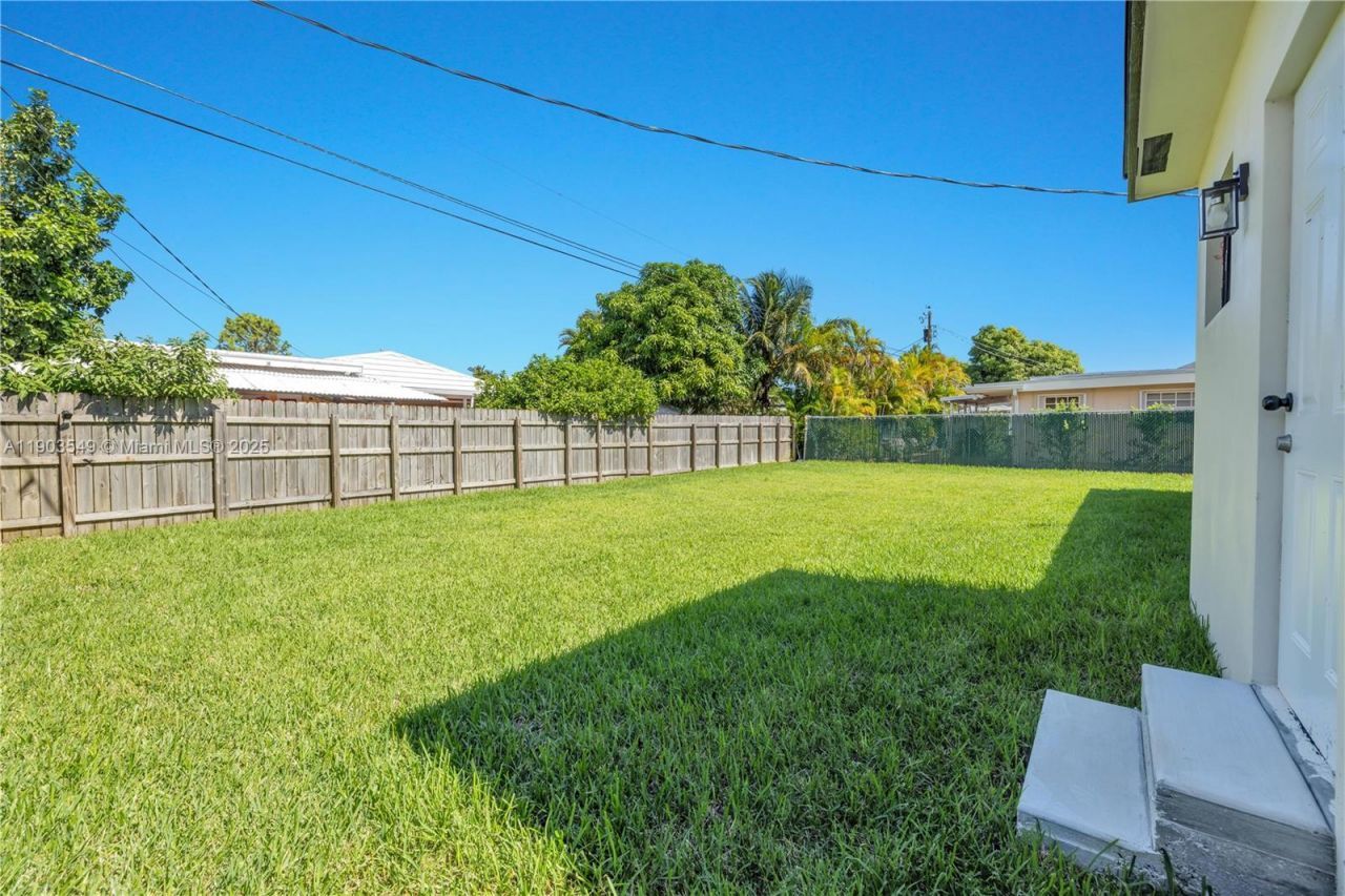 6021 SW 19th St, Miami, FL 33155 Photo