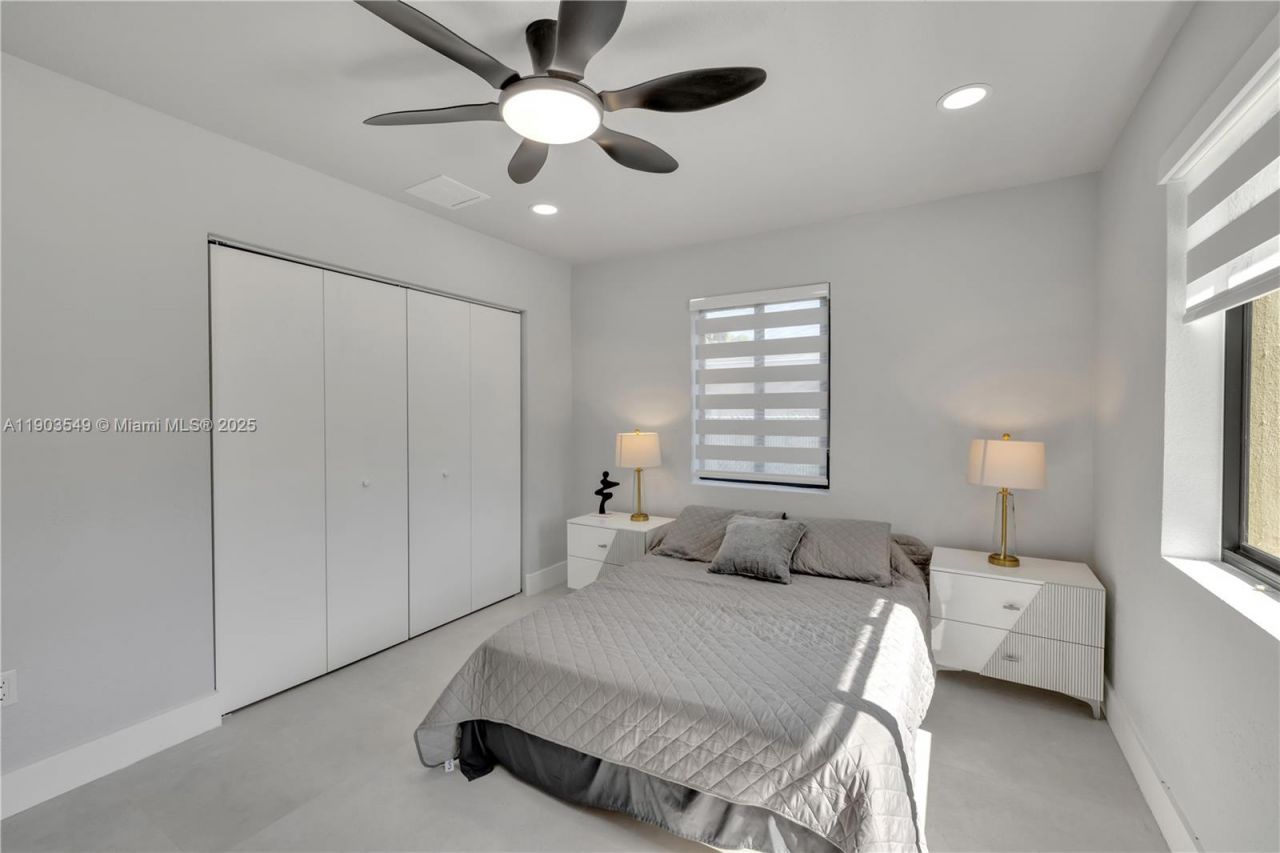 6021 SW 19th St, Miami, FL 33155 Photo