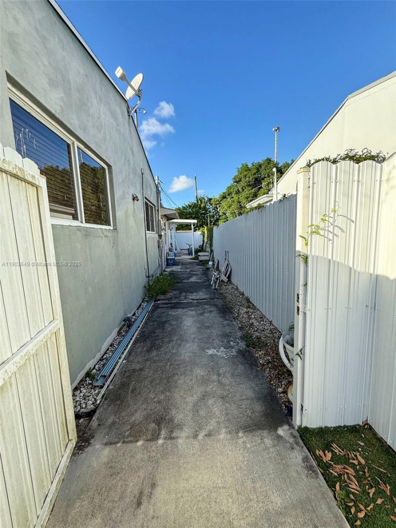 1545 NW 85th St, Miami, FL 33147 Photo