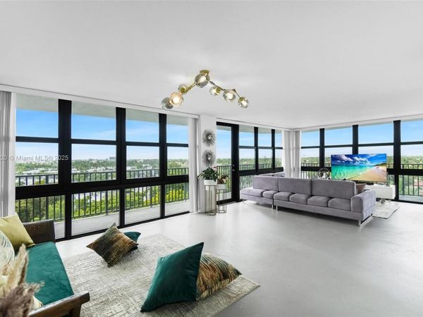 1000 Parkview Dr, Unit 809, Hallandale Beach, FL 33009