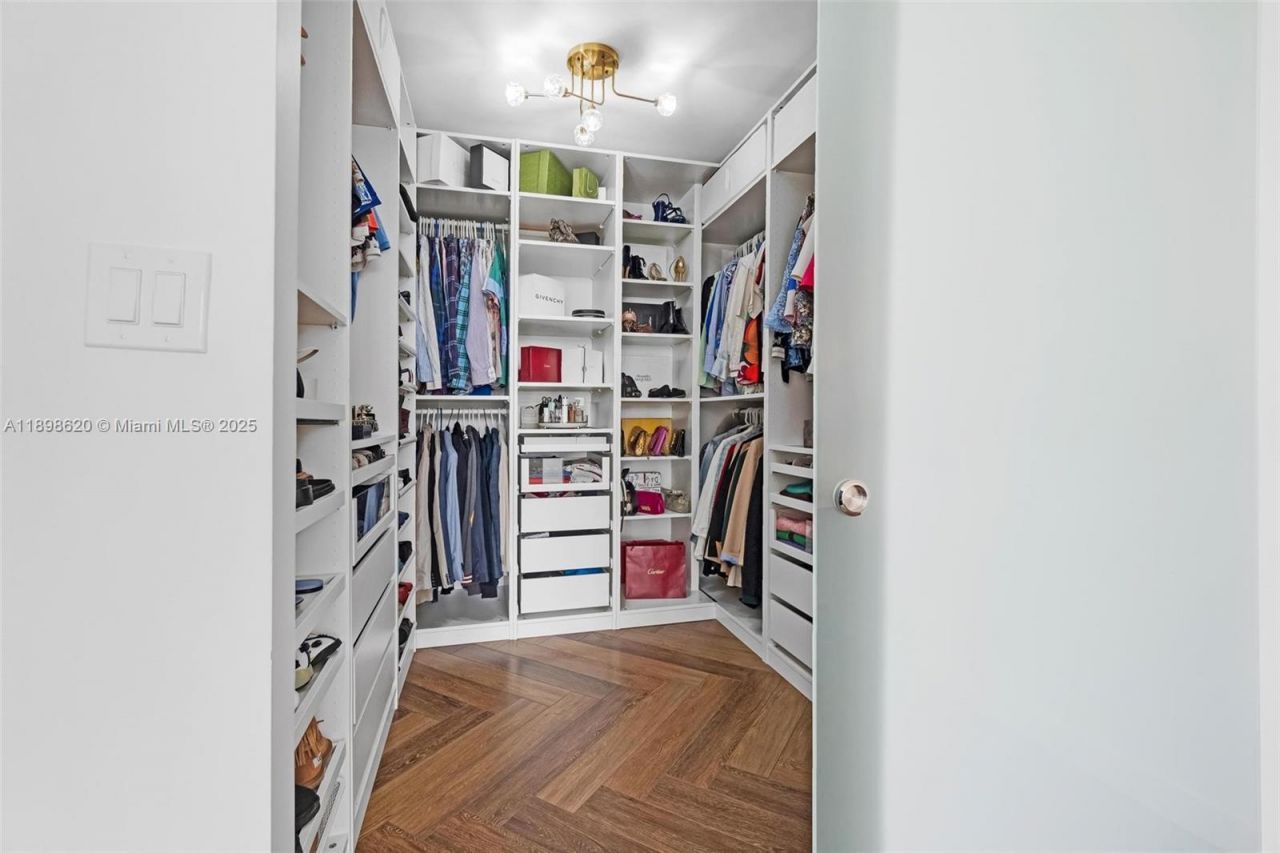 1000 Parkview Dr, Unit 809, Hallandale Beach, FL 33009 Photo