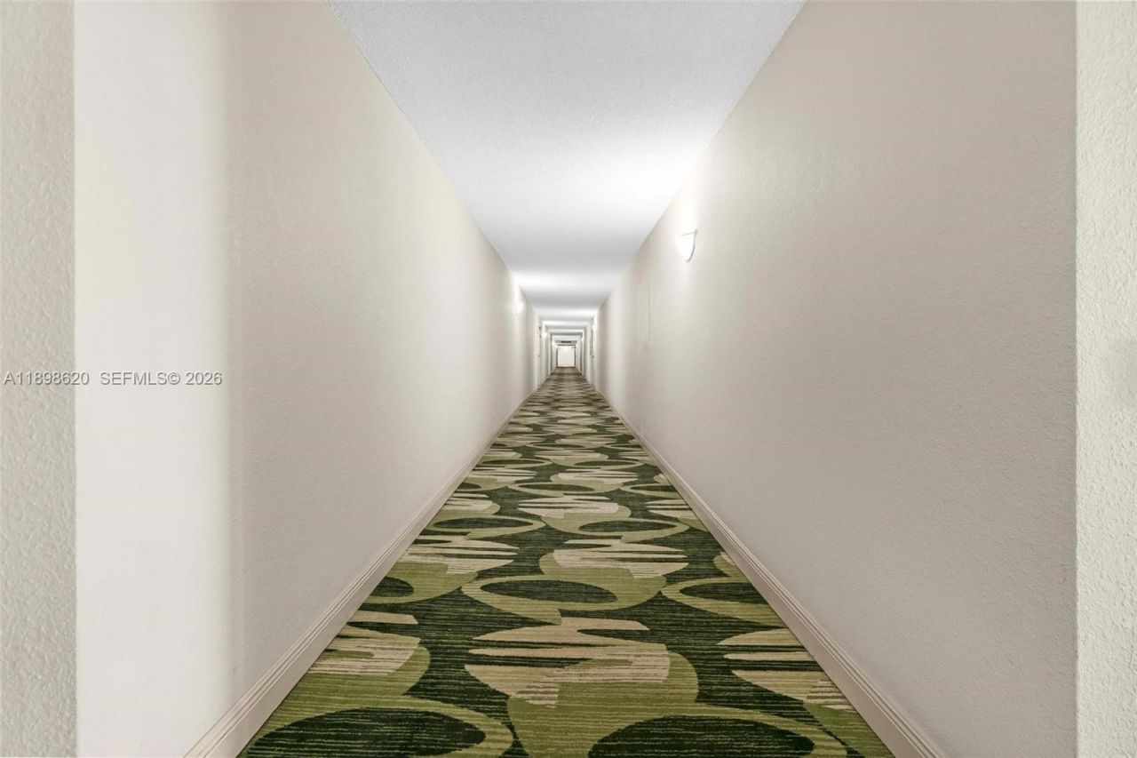 1000 Parkview Dr, Unit 809, Hallandale Beach, FL 33009 Photo