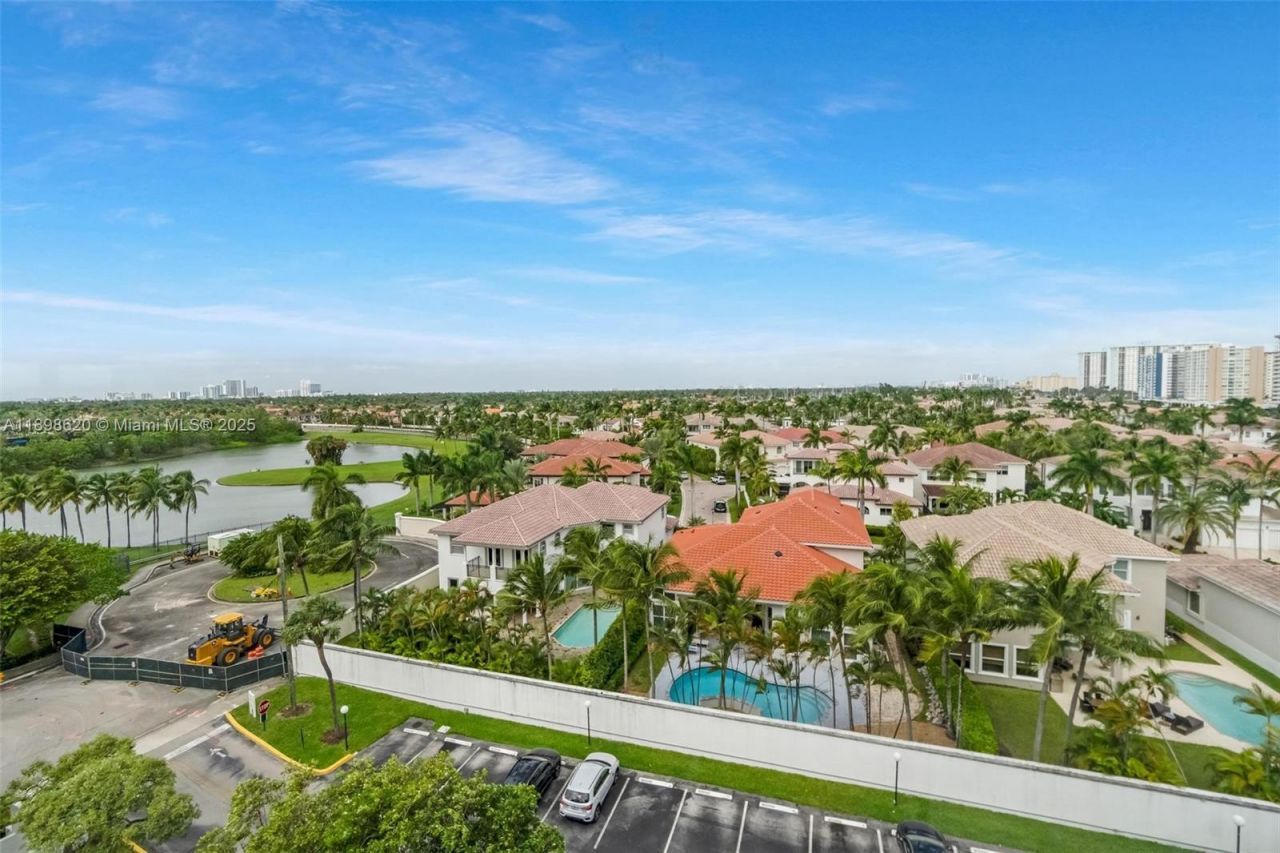 1000 Parkview Dr, Unit 809, Hallandale Beach, FL 33009 Photo