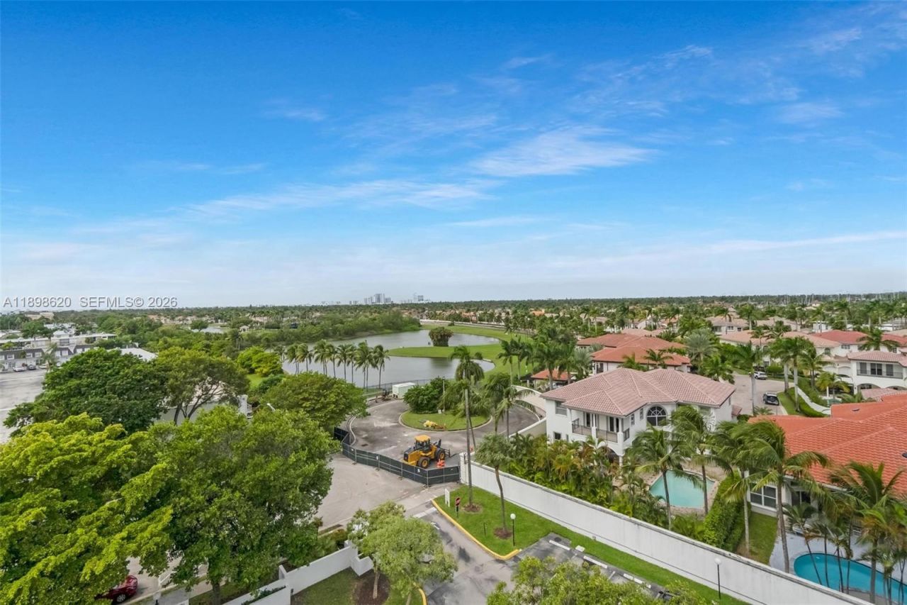 1000 Parkview Dr, Unit 809, Hallandale Beach, FL 33009 Photo