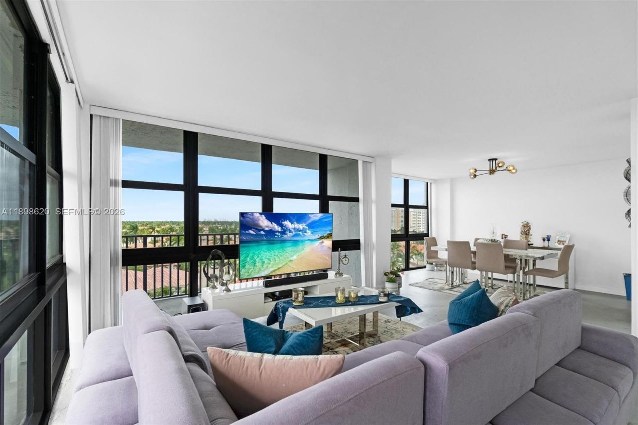 1000 Parkview Dr, Unit 809, Hallandale Beach, FL 33009 Photo