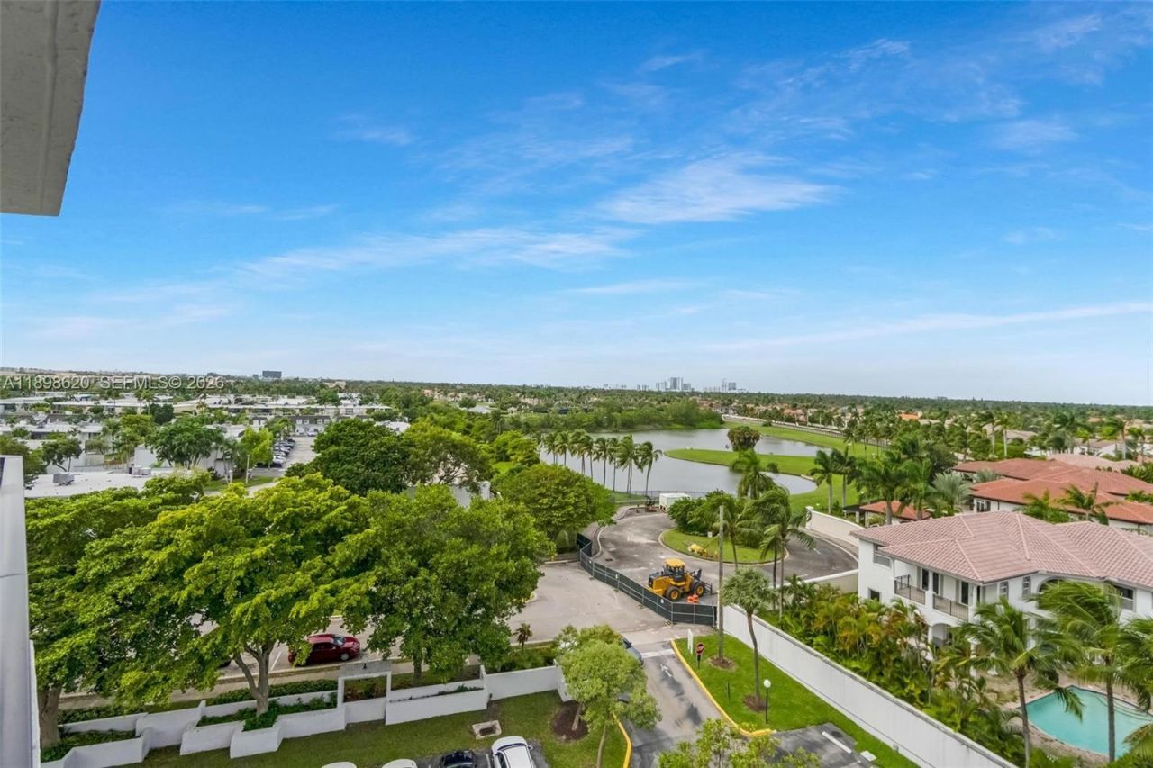 1000 Parkview Dr, Unit 809, Hallandale Beach, FL 33009 Photo