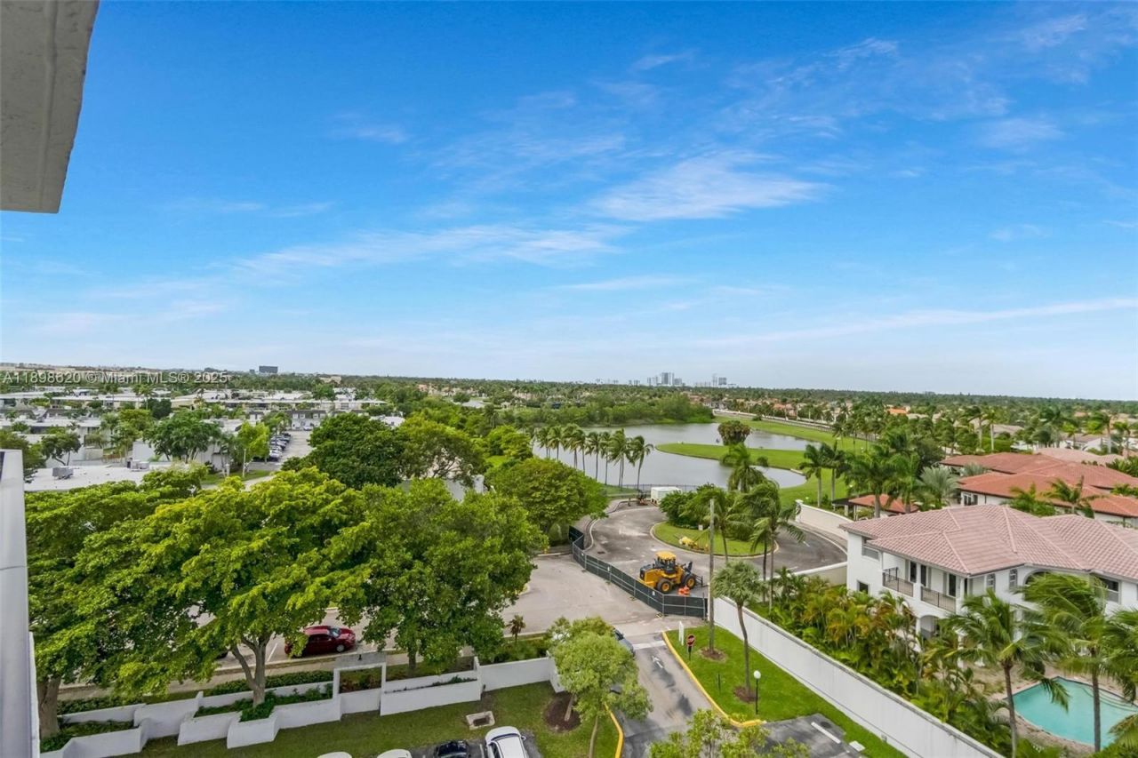 1000 Parkview Dr, Unit 809, Hallandale Beach, FL 33009 Photo