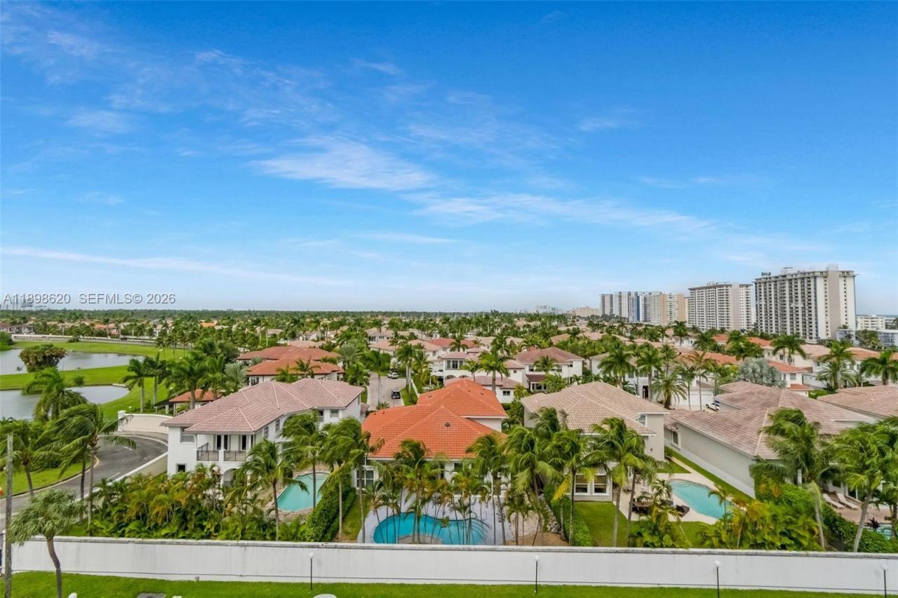 1000 Parkview Dr, Unit 809, Hallandale Beach, FL 33009 Photo