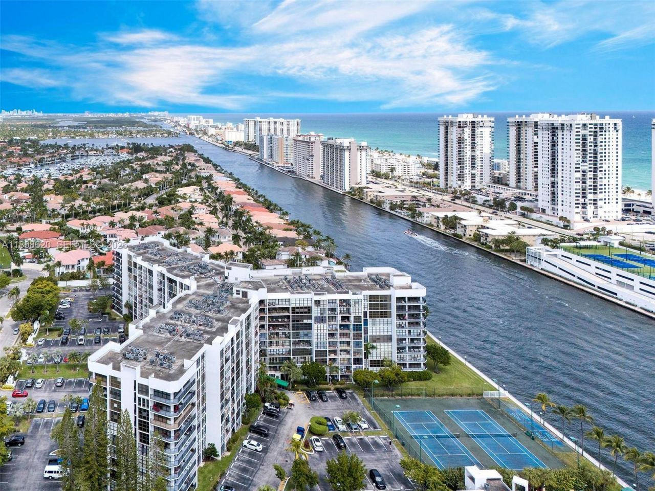 1000 Parkview Dr, Unit 809, Hallandale Beach, FL 33009 Photo