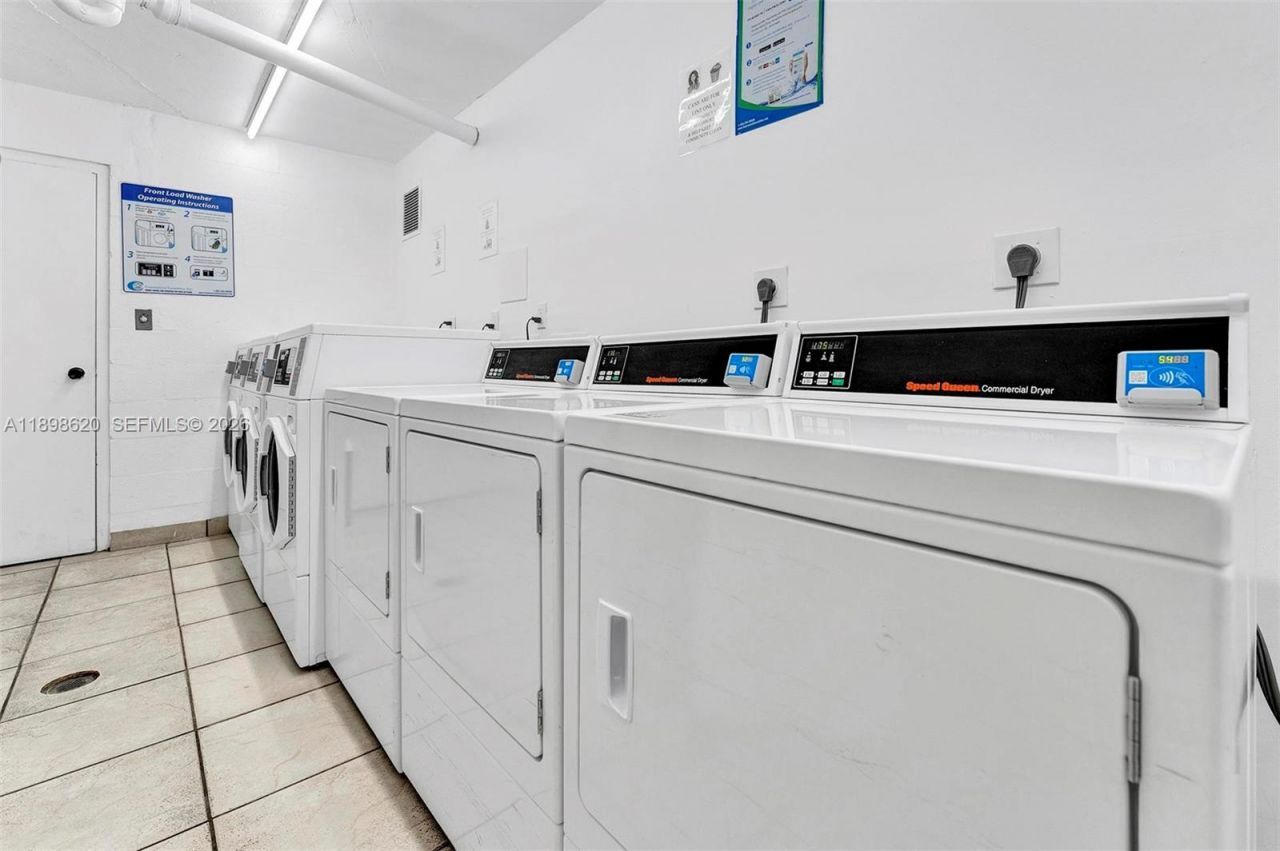 1000 Parkview Dr, Unit 809, Hallandale Beach, FL 33009 Photo