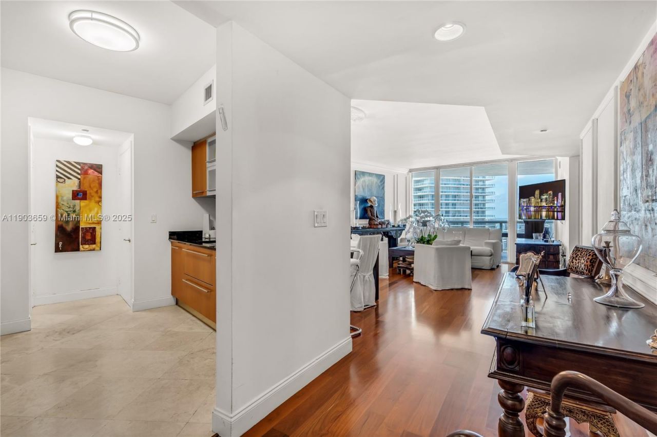 400 Alton Rd, Unit 2409, Miami Beach, FL 33139 Photo